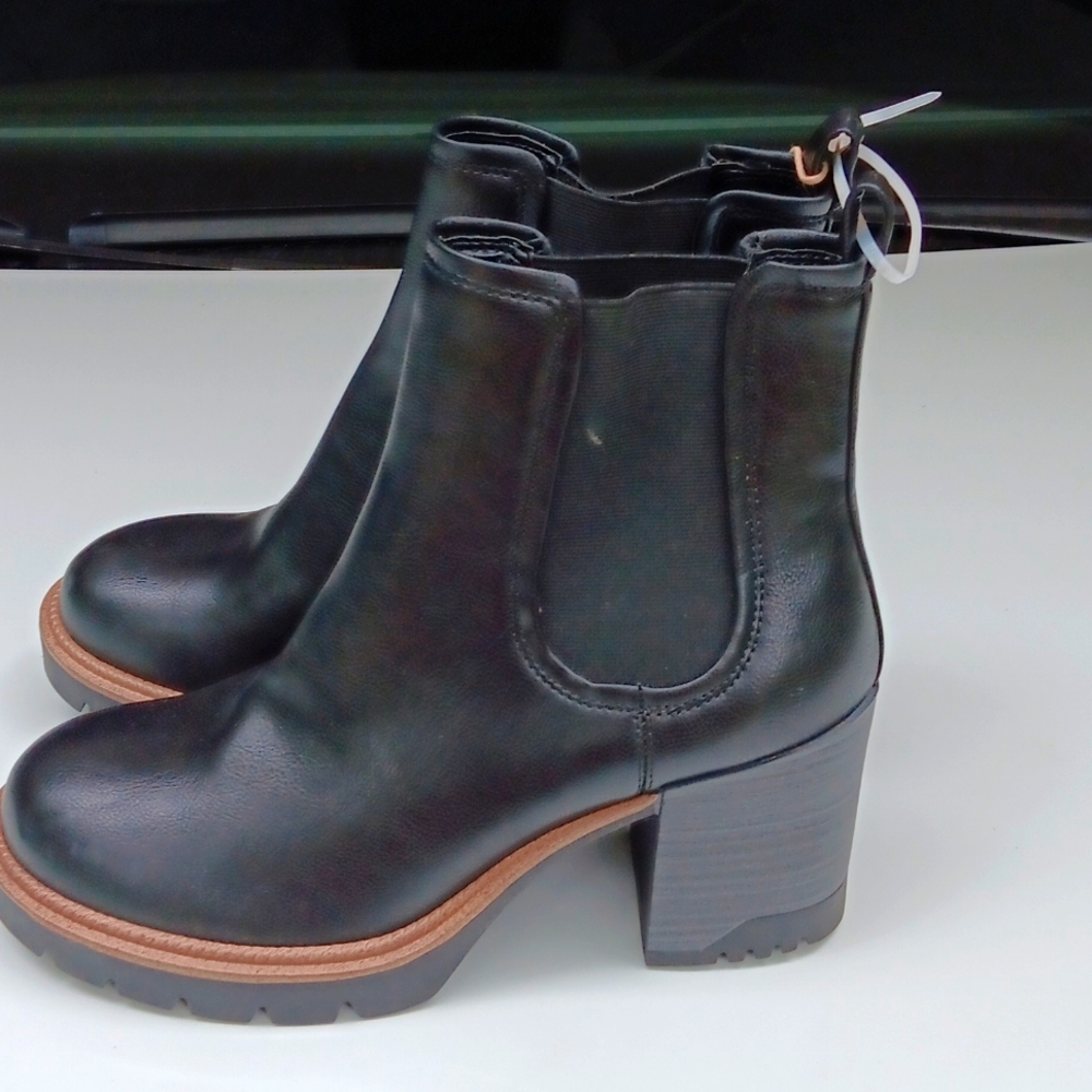 Boots - Picture 2 of 4